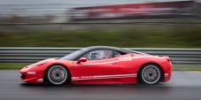 Guida Ferrari F 458 1 giro all'autodromo le Sirene, Torino