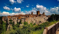 Vitorchiano, Corviano, Cascata del Martelluzzo, la Necropoli e la Chiesa alto medievale