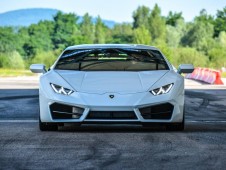 1 giro in pista su Lamborghini Huracàn Avio da passeggero a Pavia