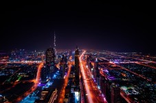 Tour della città di Abu Dhabi con pranzo da Dubai