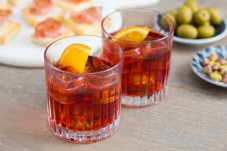 Aperitivo Negroni e Tagliere con Vista a Napoli