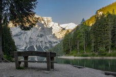 Weekend Magico in Val di Funes: 2 Notti e Ciaspolata ai piedi delle Odle