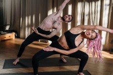 Lezione privata di coppia Vinyasa flow yoga 75 min - Roma