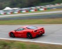 Guida una Ferrari F458 Italia 9 Giri Circuito Autodromo di Lombardore a Torino