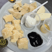 Tour e Degustazione alla Fabbrica di Parmigiano Reggiano a Maranello