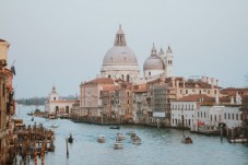 Tour per Venezia, Vetro Soffiato, Gondola e Biglietti Cinema