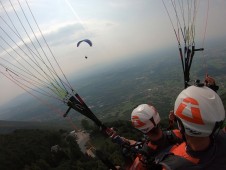 Volo con parapendio libero 