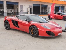 1 giro in pista alla guida della McLaren Artura Performance