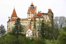Tour di un giorno in Transilvania con visita del Castello di Dracula, del Castello di Peles e della Chiesa Nera