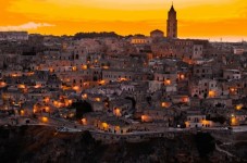 Soggiorno a Matera: 1 Notte con Tour Panoramico della Città in Ape Calessino					