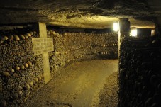 Tour esclusivo delle catacombe di Parigi con guida e biglietti salta fila