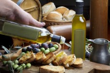 Tour botanico, raccolta e degustazione di olio d'oliva