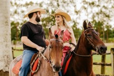 Passeggiata Romantica a Cavallo con Aperitivo 