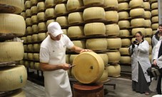 Tour degustazione del Parmigiano Reggiano a Parma