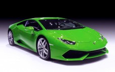 2 Giri in Pista Lamborghini (Circuito Il Sagittario) + Cinema a Roma per 2 persone