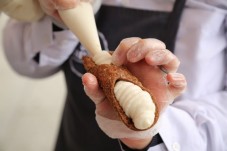 Corso di cucina a Taormina - Cannolo Siciliano