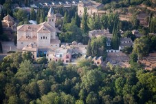 Granada: treno hop-on hop-off e tour guidato dell'Alhambra