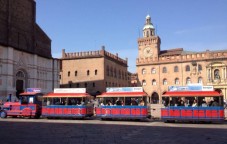 Tour di Bologna su un Bus Turistico e trenino per San Luca