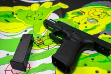 50 Colpi con Pistola di Grosso Calibro e Fucile a Pompa