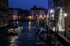 Venezia autentica esperienza gastronomica e giro in gondola al chiaro di luna