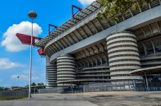 Tour Stadio San Siro e Museo Inter Per 3 Persone con Soggiorno 1 Notte