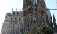 Fast track tickets to visit five Gaudí's monuments in two days with lunch