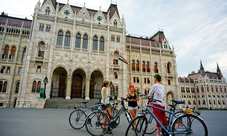 Bicycle Budapest: 4-hour Excursion with a Historian