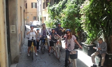 Roma: tour in bici per due con degustazione gastronomica