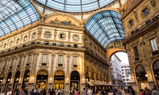 Tour auto-guidato di Corso Venezia con quiz a Milano