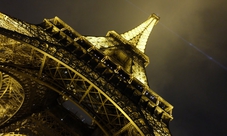 Visita guidata notturna sulla Torre Eiffel con biglietti salta fila