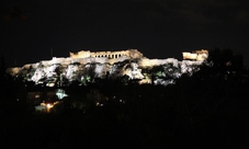 Tour notturno a piedi di Atene con bevande e stuzzichini