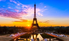 Cena Torre Eiffel, crociera sulla Senna e serata al Moulin Rouge con Champagne
