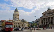 Berlino in bus hop-on hop-off: Tour tradizionale + Lifestyle e Muro + Westend