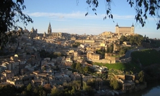 Toledo: Monumental Tour with Tourist Bracelet and Train