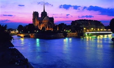 Parigi di notte: tour della città illuminata e Moulin Rouge con Champagne