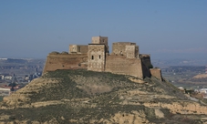 Guided tour of Monzón Castle with wine tasting from Barcelona