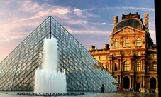 Visita al Louvre e tour di degustazione guidato in una cantina parigina con imbottigliamento ed etichettatura personalizzata