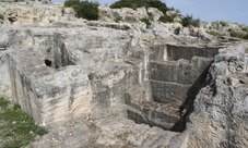 Tour a piedi della necropoli di Tuvixeddu