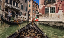 Venezia: giro in gondola lungo il Canal Grande