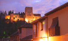 Walking tour at twilight: Albayzin and Gipsy Sacromonte in Granada