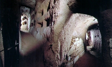 Via Appia, Catacombe di San Sebastiano e Parco degli Acquedotti: tour in pullman