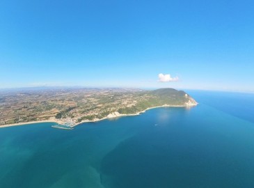 Esperienze di Volo sulla Riviera del Conero