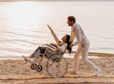 Idee regalo accessibili per persone in sedia a rotelle