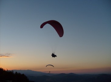 Omaggio clienti in parapendio