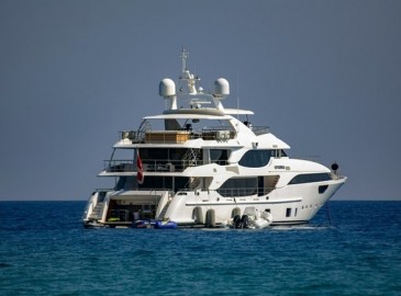 Regala yacht di lusso ai tuoi amici