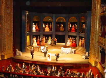 Regalare biglietti per il Teatro