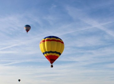 Una mongolfiera, una vista spettacolare, la persona che ami, che alltro?