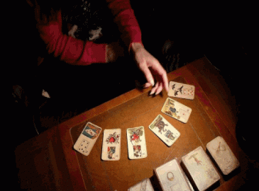 Consulti di Cartomanzia e Astrologia - Esperienza Personalizzata e Tarocchi