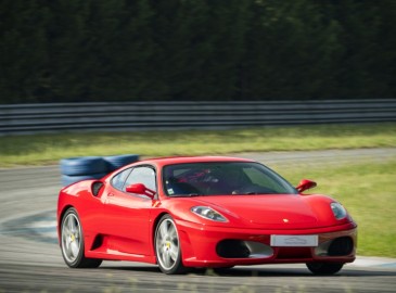 Guida una Ferrari Esperienza Regalo 