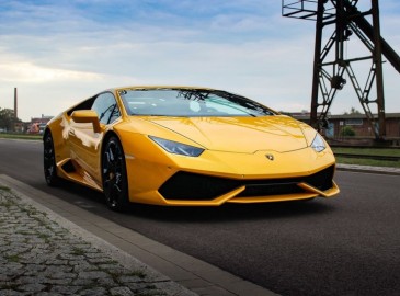 Guida come un vero pilota una Lamborghini in pista